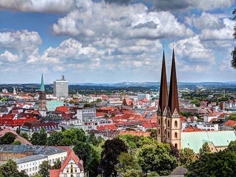 Bielefeld este un oraș în landul Renania de Nord-Westfalia, Germania. 