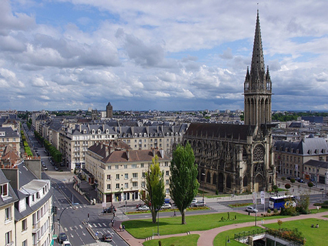 Caen este un oraș în nord-vestul Franței