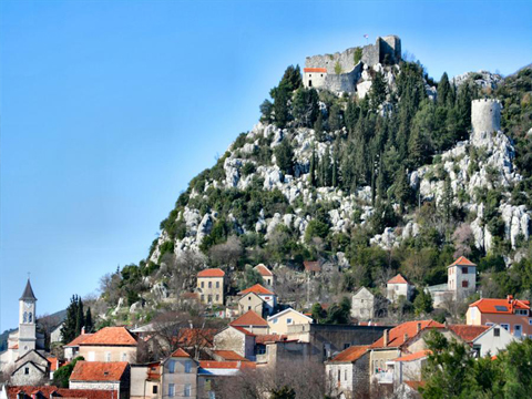 Vrgorac este un oraș în cantonul Split-Dalmația, Croația, având o populație de 6.572 de locuitori.