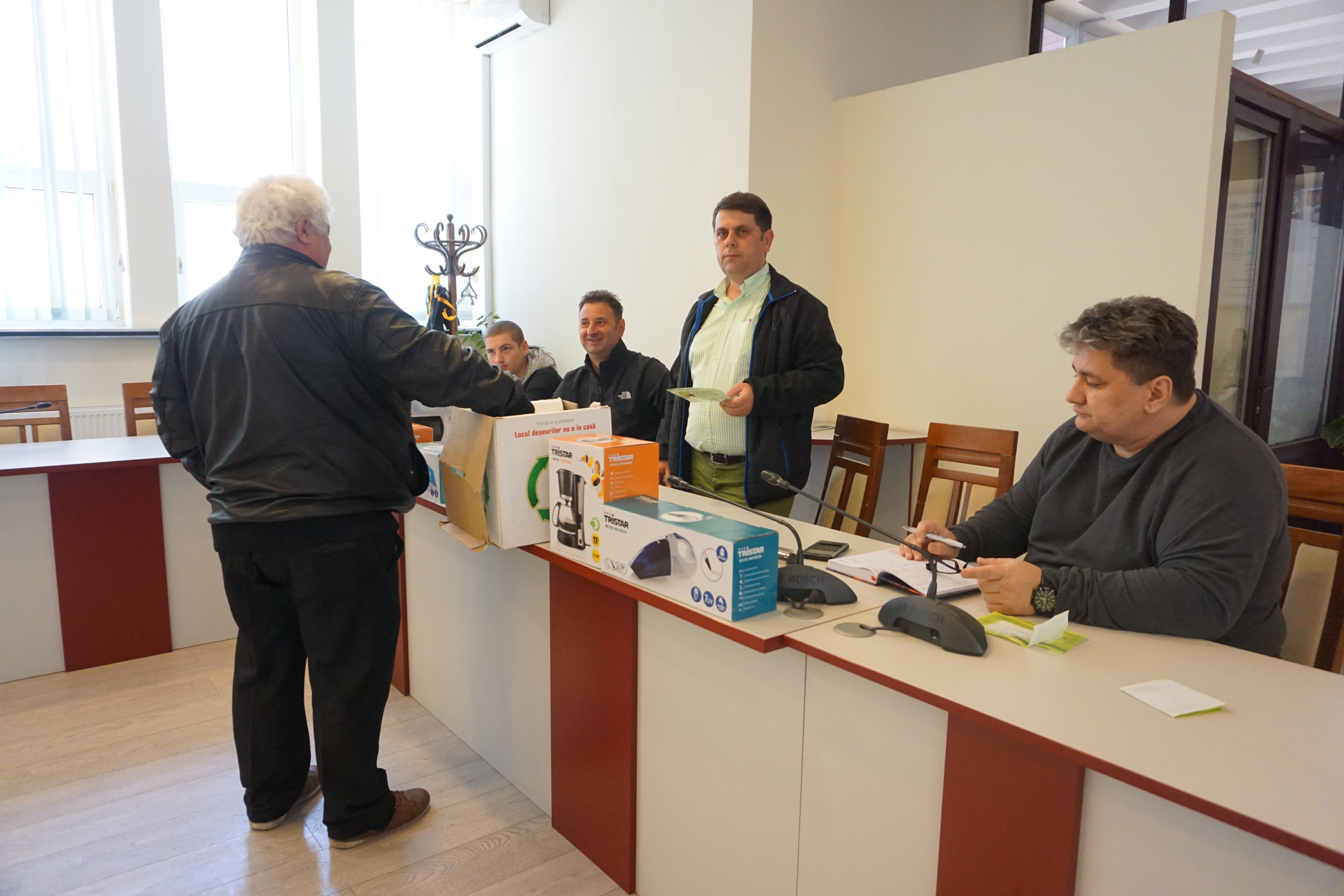 În ziua de sâmbătă, 30 martie 2019, în municipiul Reşiţa s-a desfășurat Campania de colectare a DEEE-urilor organizată de Primăria Municipiului Reşiţa în colaborare cu Serviciul Local de Colectare